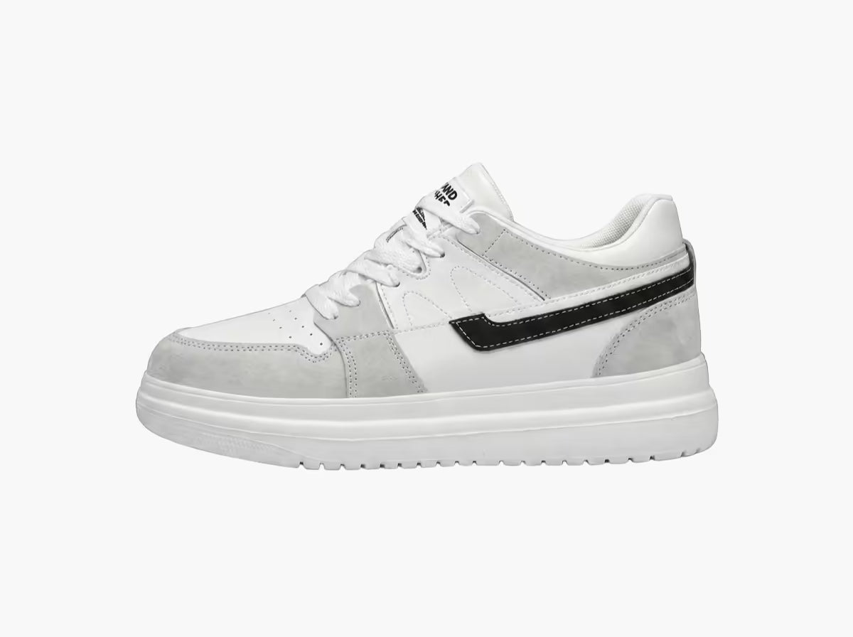 La chaussure vue de l'extérieur : profil de sneaker basse classique